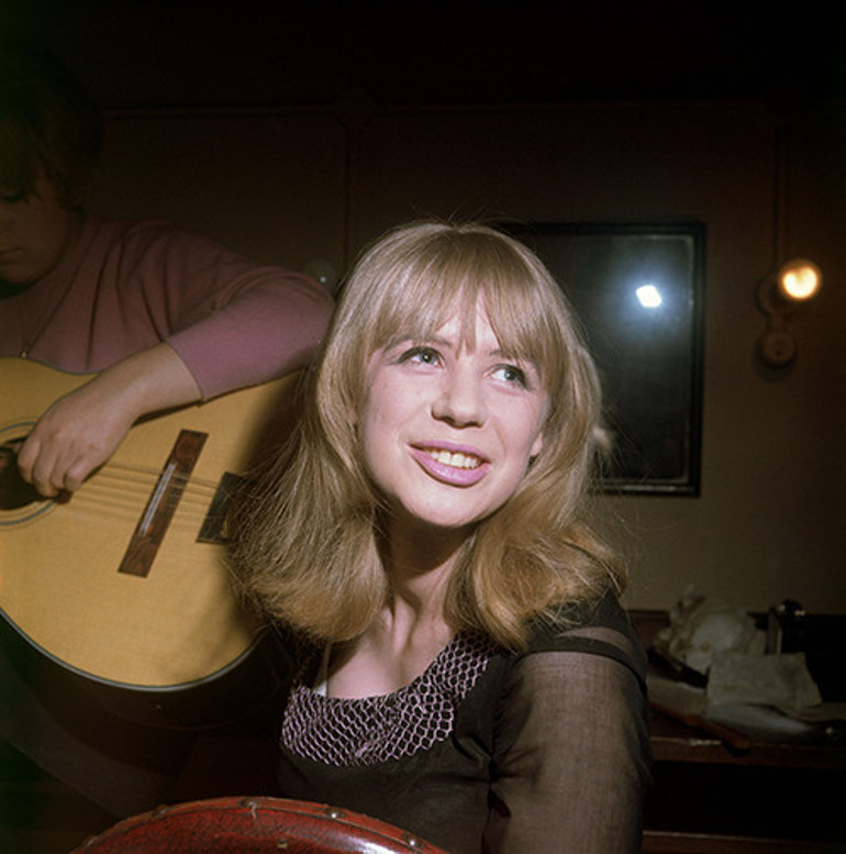 Sanat dünyasından acı haber: Şarkıcı ve oyuncu Marianne Faithfull hayata veda etti