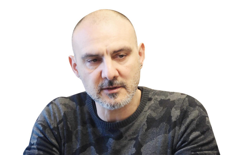 Yarım asırlık itfaiyeci birinci kuralı açıkladı... Girdiğiniz binanın çıkışını da öğrenin