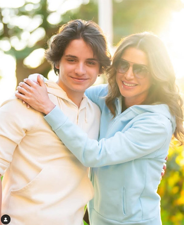 Ünlü çiftin oğlu yeni yaşına girdi... Babasından 43 yıl sonra aynı gün doğmuş... Mutlu yıllar benim en değerlim