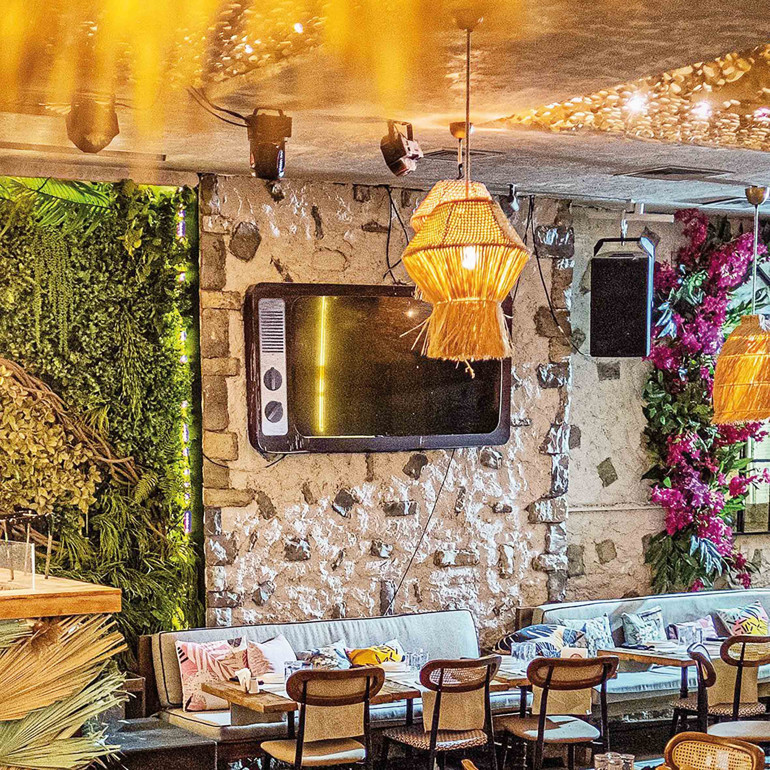 Cadde bildiğiniz gibi değil