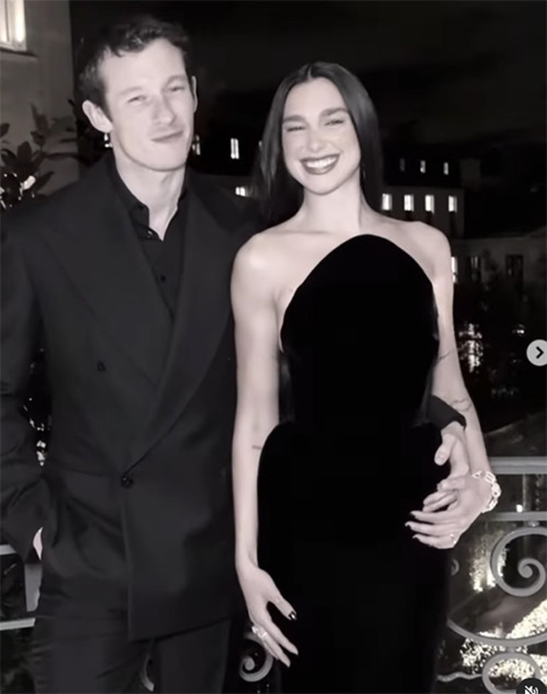 Birbirleriyle gönül eğlendiriyorlar demişlerdi... Aylar su gibi akıp gitti... Artık parmağında bir nişan yüzüğü var