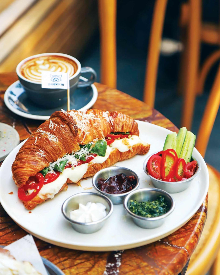 Kruvasan sandvicin en iyilerini bulabileceğiniz 10 mekân: Hem çıtır hem yumuşacık