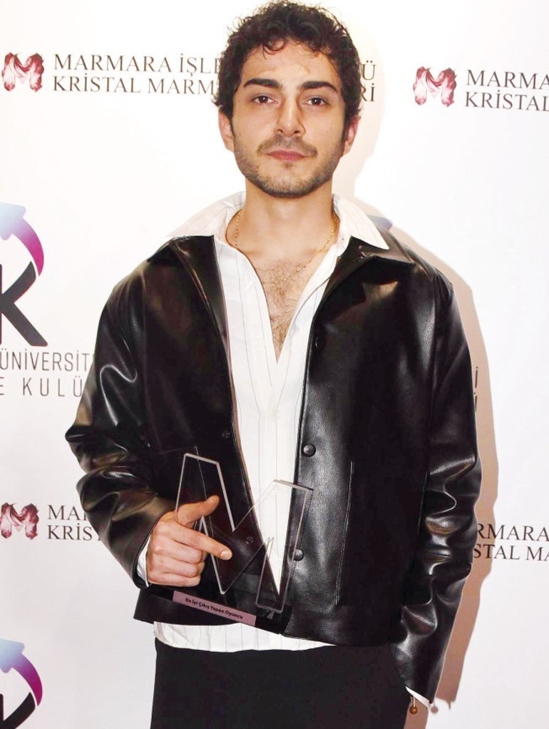 Kristal Marmara Ödülleri sahiplerini buldu... Mehmet Şef oğlu ile ödül töreninde