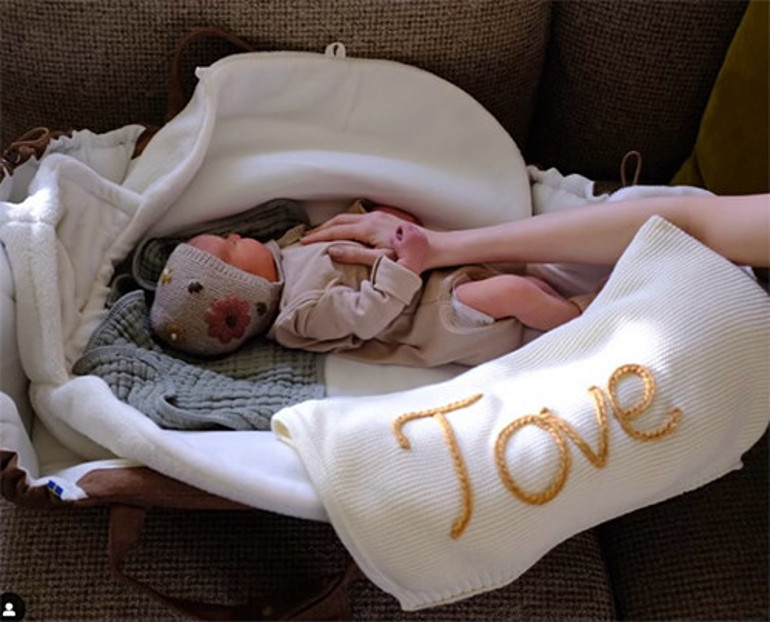 Evlendiği gün masal gibi gelin olmuştu: Ünlü çiften ilk bebek sürprizi