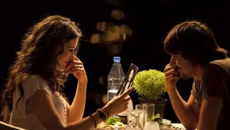 Aşk tesadüfleri seviyormuş gerçekten... 14 yıl sonra Annem Ankarada buluştular