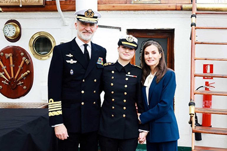 Bu kız yarın bizi yönetecek demediler... Burada babasının sözü geçmiyor... Bezi verip temizlik bile yaptırdılar