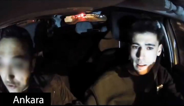 Görüntüler büyük tepki çekmişti... Müşteri kılığına girip Martı Tag sürücüsünü alıkoydu Arabayı durdur ve in. Önünü kesecekler dur