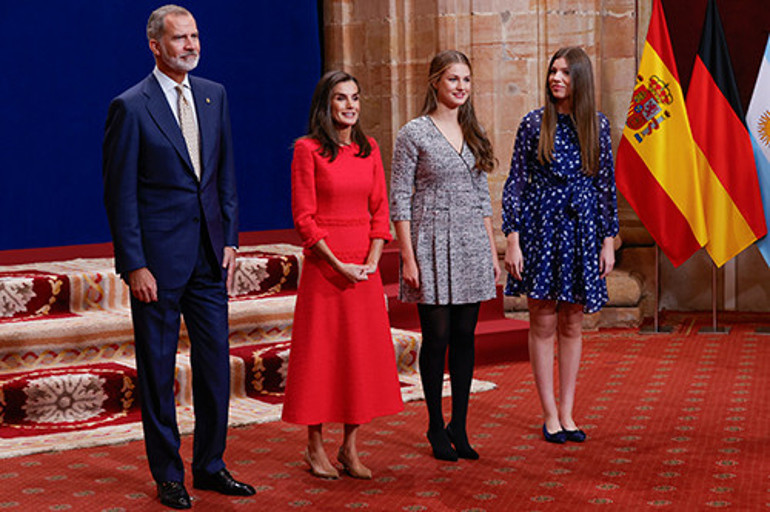 Bu kız yarın bizi yönetecek demediler... Burada babasının sözü geçmiyor... Bezi verip temizlik bile yaptırdılar