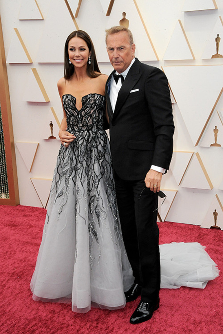 Yıldız oyuncuya çifte ihanet şoku: Madem arkadaşımla evleneceksin, bana önceden söyleseydin