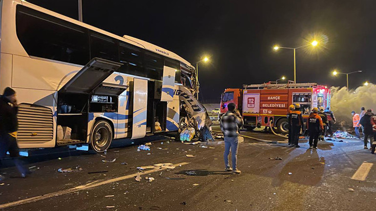 TAG Otoyolunda korkunç kaza: 1 ölü, 19 yaralı