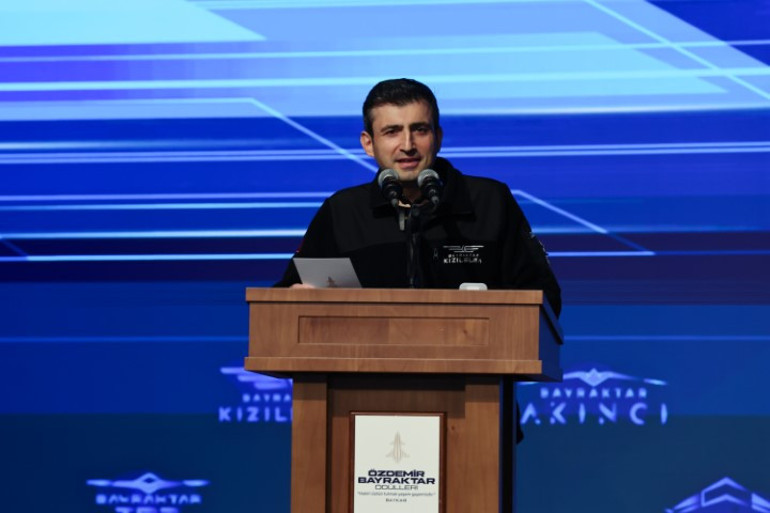 Özdemir Bayraktar ödülleri sahiplerini buldu