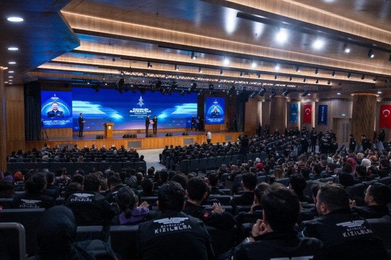 Özdemir Bayraktar ödülleri sahiplerini buldu