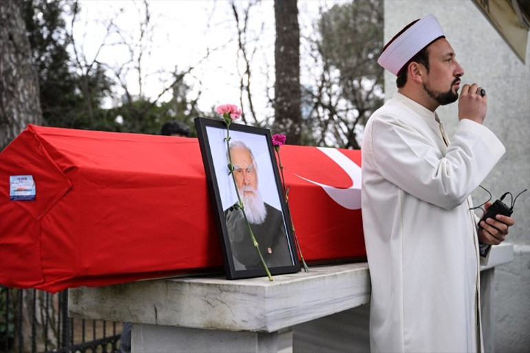 Sanatçı Etem Çalışkan son yolculuğuna uğurlandı