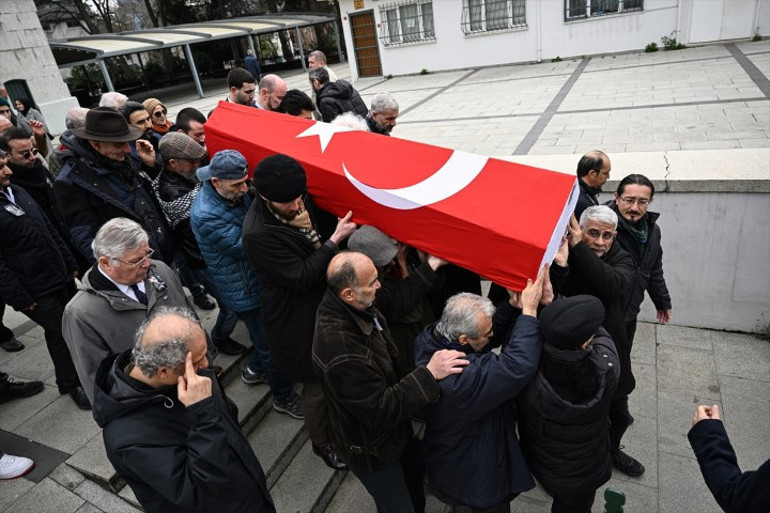 Sanatçı Etem Çalışkan son yolculuğuna uğurlandı