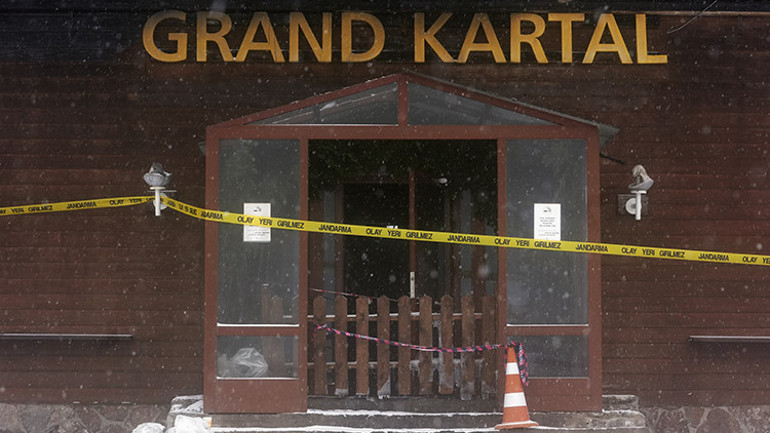 Bolu Kartalkayadaki otel faciasında hayatını kaybeden öğrenciler okullarında anıldı