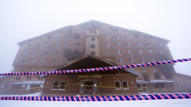 Bolu Kartalkayadaki otel faciasında hayatını kaybeden öğrenciler okullarında anıldı