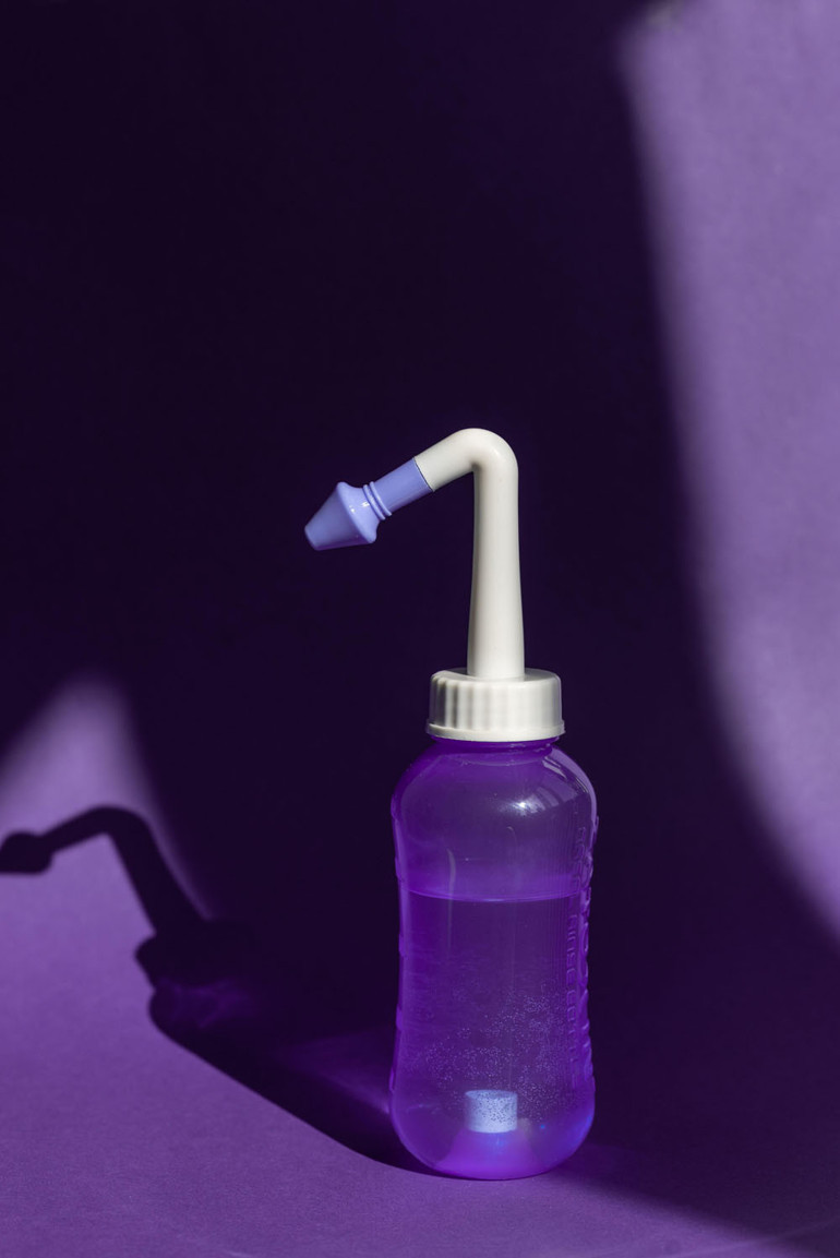 Şuruplar, ilaçlar, vitaminler arasında gözden kaçıyor Burun yıkama solüsyonları semptomlarının süresini kısaltıyor, viral yükü azaltıyor