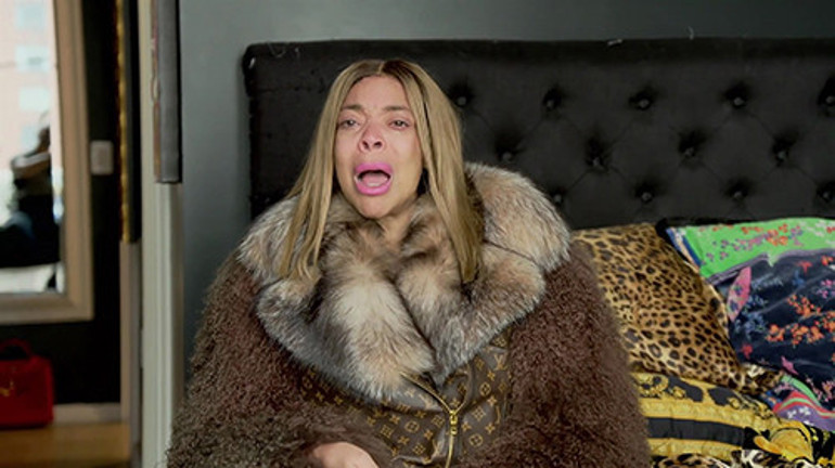 Ünlü sunucu pencerede çok gözyaşı döktü... Sonunda insafa gelip izin verdiler: Bırakın babacığıma gideyim