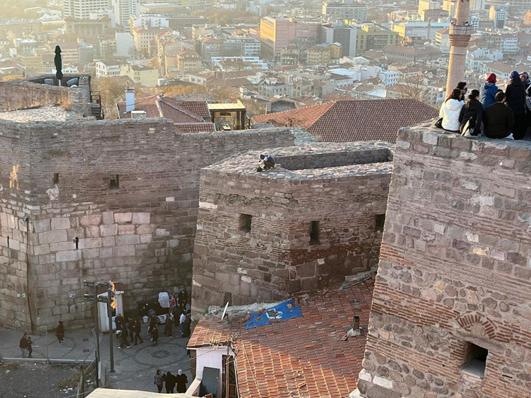 Gençler nereye... Ne uyarı ne korkuluk durdurmuyor