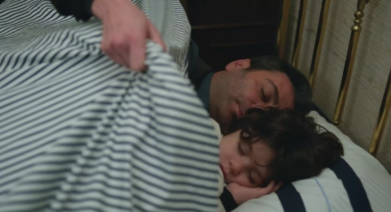 Uzak Şehirin 12. bölümünde neler oldu Ozan Akbaba sesiyle büyüledi... Alyanın zor seçimi: Özgür bir hayat mı, Cihan mı