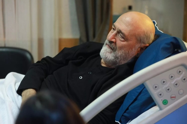 Uzak Şehirin 12. bölümünde neler oldu Ozan Akbaba sesiyle büyüledi... Alyanın zor seçimi: Özgür bir hayat mı, Cihan mı