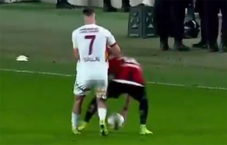 Fırat Aydınus, Gaziantep - Galatasaray maçındaki hakem kararlarını değerlendirdi: Penaltı itirazı, golde ofsayt ve Sallainin pozisyonu