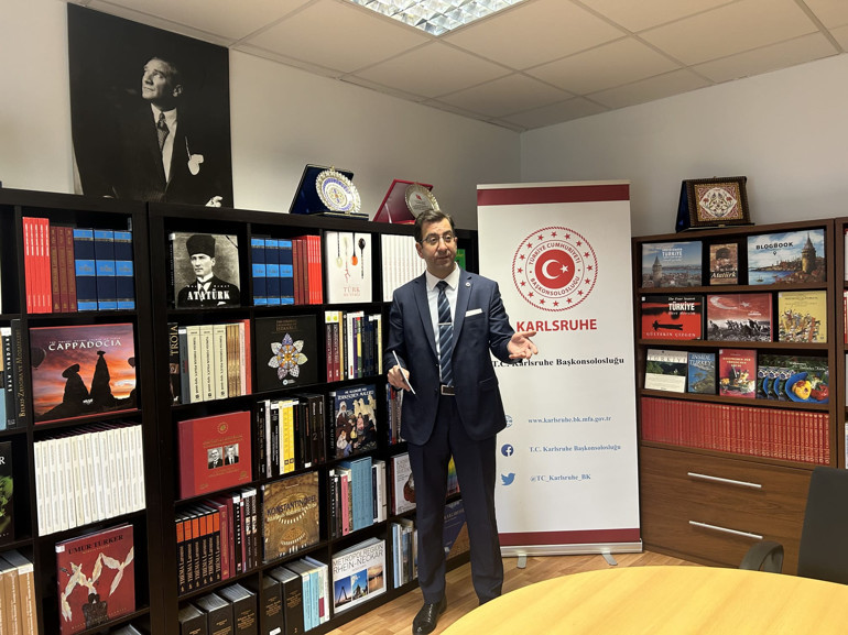 Vatandaşlık başvuruları için başkonsolosluğumuza bekliyoruz