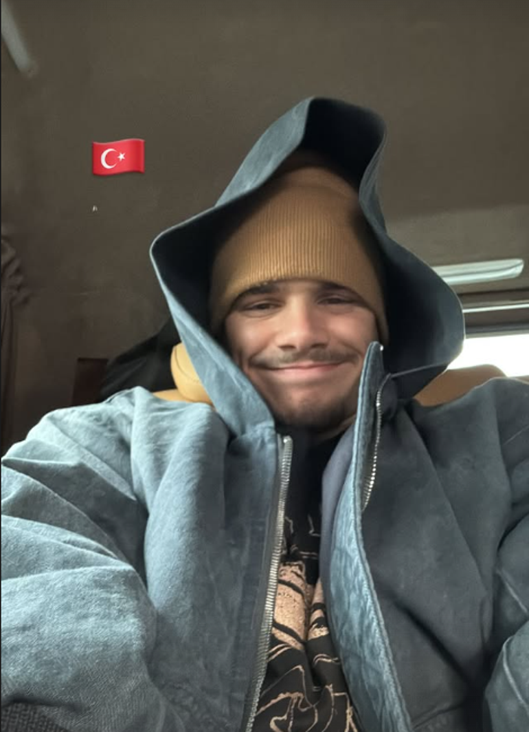 Kapalıçarşı’da ‘Beckham’ alarmı… Ünlü yıldızın oğlu sevgilisiyle Türkiye tatilinde