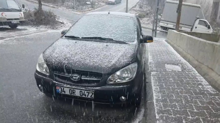 Uyarılar peş peşe gelmişti... İstanbulda kar yağışı tekrar başladı 19 kente sarı kodlu uyarı