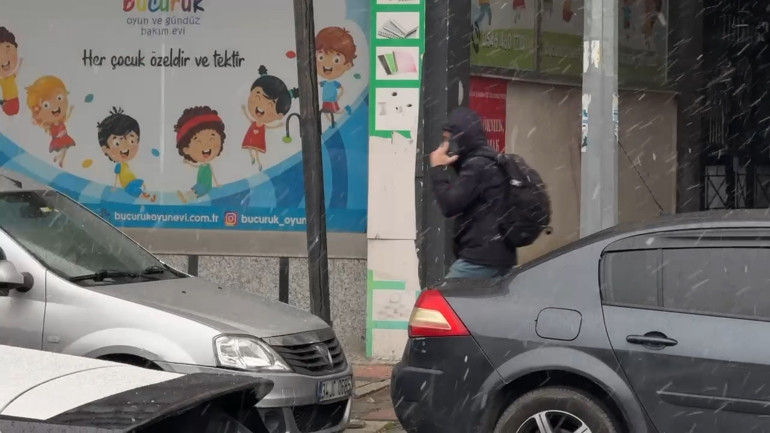 Uyarılar peş peşe gelmişti... İstanbulda kar yağışı tekrar başladı 19 kente sarı kodlu uyarı