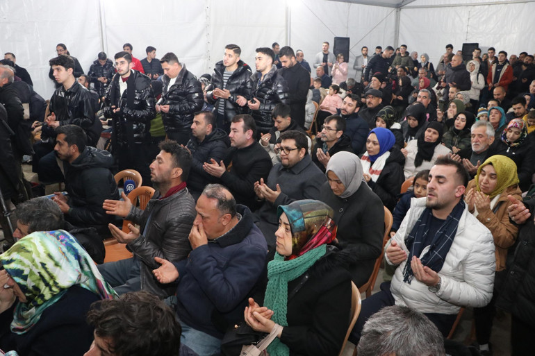 6 Şubat depremlerinin hüzünlü yıl dönümü... Hayatını kaybedenler için anma törenleri gerçekleştirildi