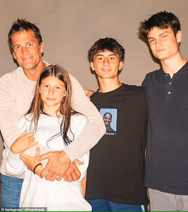 Ünlü model üçüncü kez anne oldu