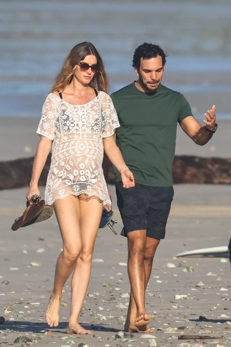 Ünlü model üçüncü kez anne oldu