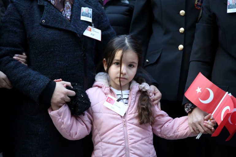 Şehit Binbaşı Murat Kemal Yetişene acı veda... Evlilik yıl dönümünde şehit düştü, kızının doğum gününde toprağa verildi