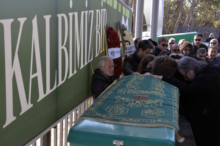 Keman sanatçısı Laçin Akyola acı veda Gözyaşlarıyla son yolculuğuna uğurlandı