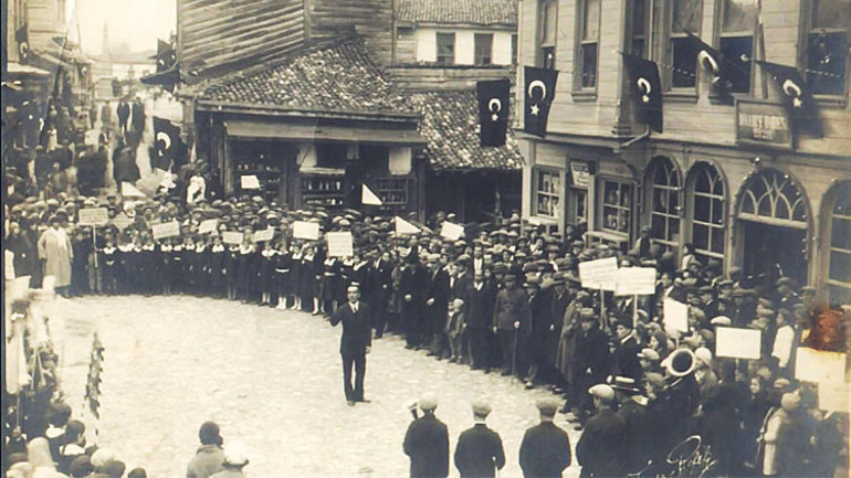 Anadolu’dan 3 muhteşem kadın hikâyesi... Köyde erkek kalmayınca şehitleri kadınlar gömdü