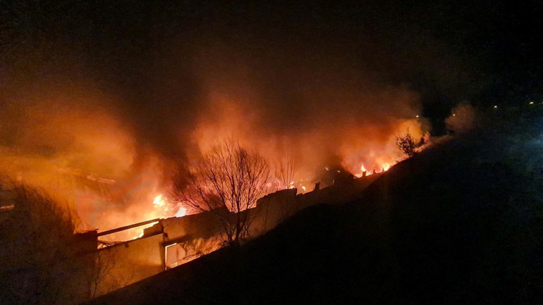 Manisada fabrikada çıkan yangın kontrol altına alındı