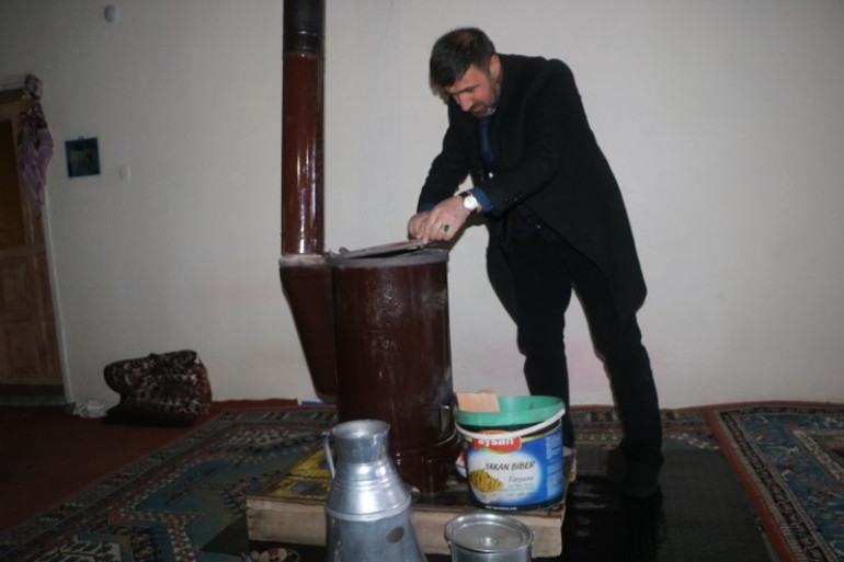 10 yıl önce herkesin terk ettiği mezrada tek başına yaşam sürüyor Arkasındaki neden öğrenenleri duygulandırıyor