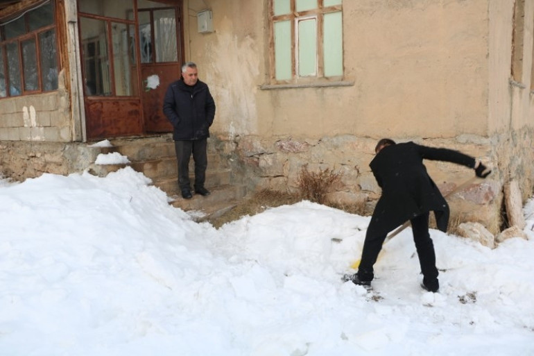 10 yıl önce herkesin terk ettiği mezrada tek başına yaşam sürüyor Arkasındaki neden öğrenenleri duygulandırıyor