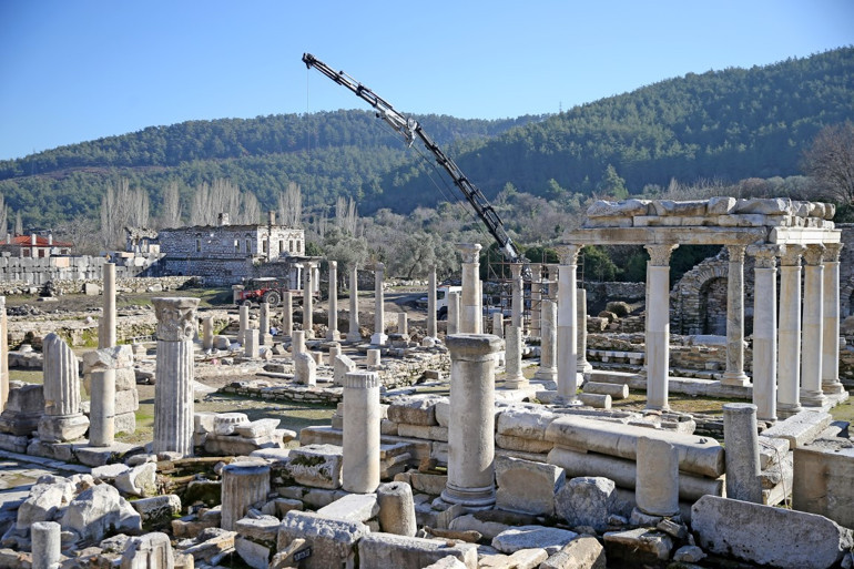 Gladyatörler kenti sütunları ayağa kaldırıldı