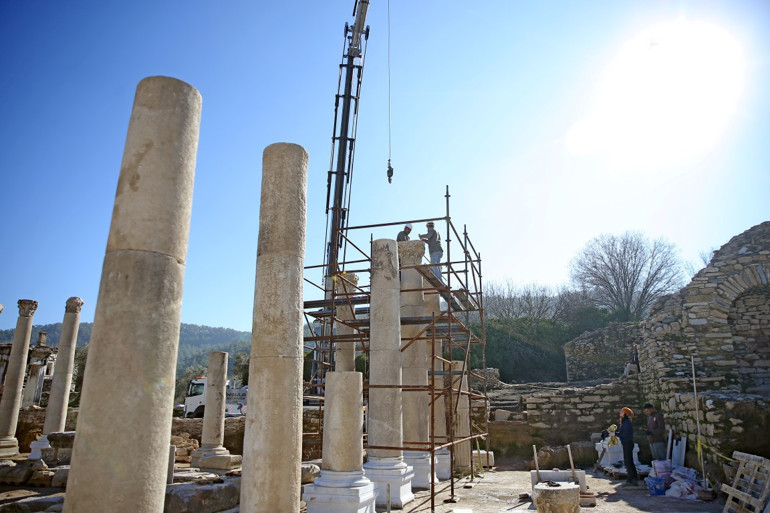 Gladyatörler kenti sütunları ayağa kaldırıldı