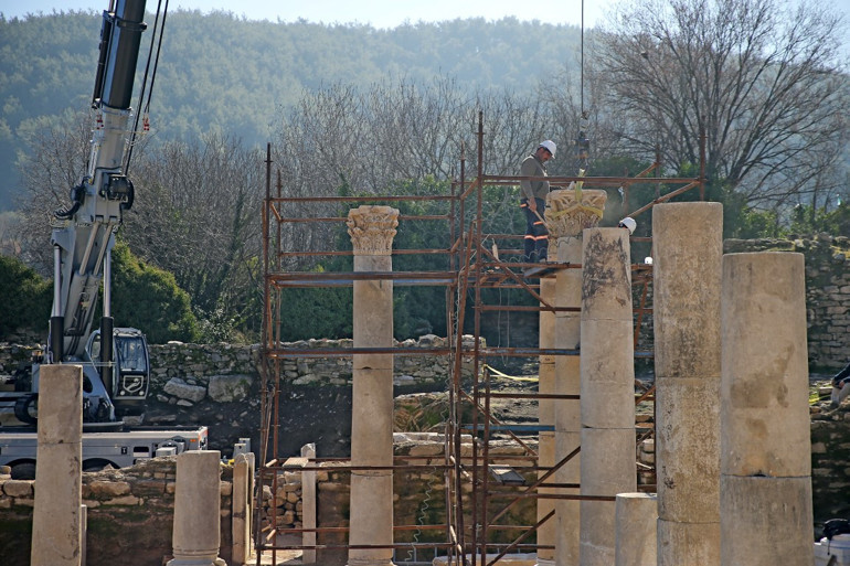 Gladyatörler kenti sütunları ayağa kaldırıldı