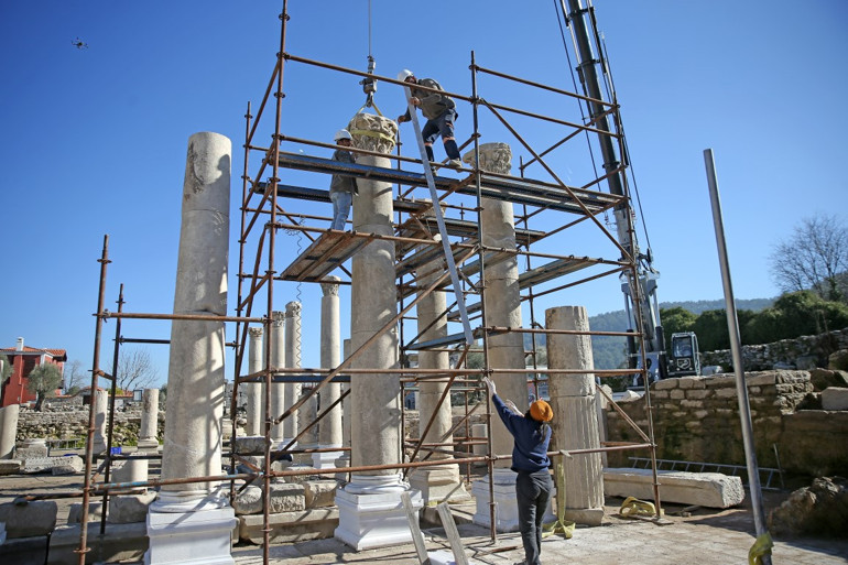 Gladyatörler kenti sütunları ayağa kaldırıldı
