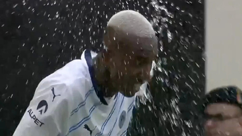 Alanyaspor Fenerbahçe maçında Taliscaya su şişesi atıldı