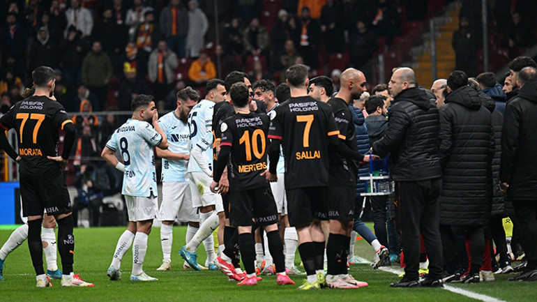 Adana Demirsporun sahadan çekildiği Galatasaray maçı sonrası sert sözler: Oğuzhan Çakır gibi Danimarkalı VAR da futbolu bilmiyor