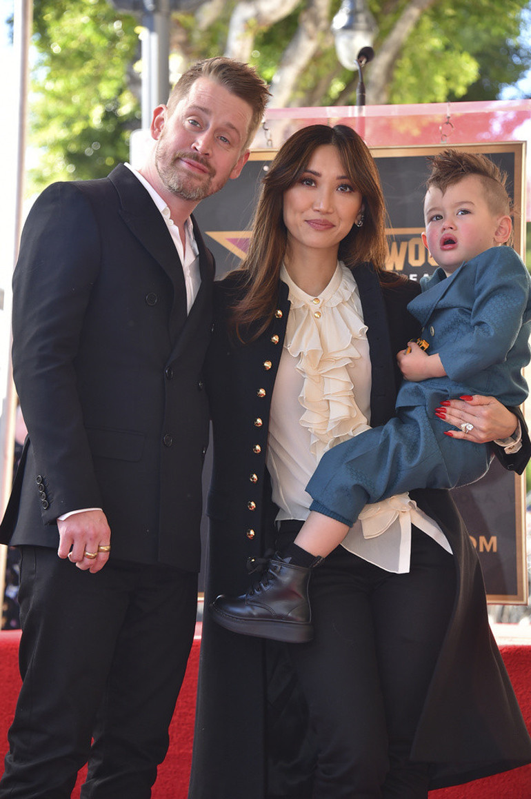 14 yaşında emekli olmuştu… Eski çocuk yıldız artık bir aile babası…