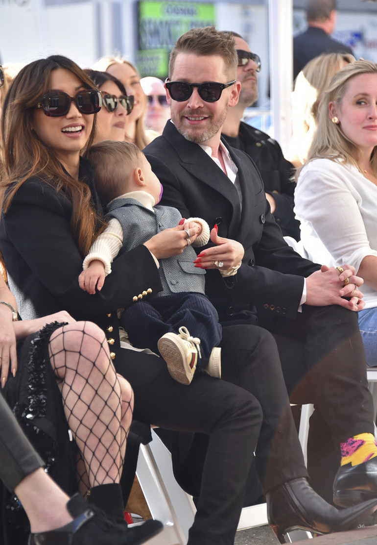 14 yaşında emekli olmuştu… Eski çocuk yıldız artık bir aile babası…