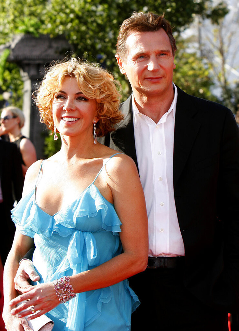 Biz ölsek de aşkımız yaşar O korkunç kaza sevdiği kadını elinden almıştı… Kalbi bir daha hiç öyle çarpmadı