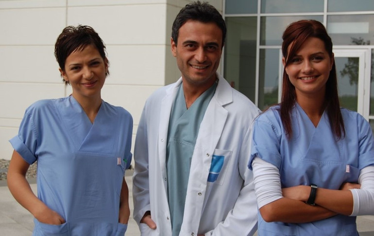 Asmalı Konak oyuncuları çeyrek asır sonra buluştu: Zamanı büktük