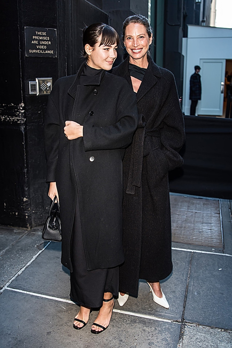 Onu da kendi gibi model yapmıştı… Anne kız değil abla kardeş gibiler